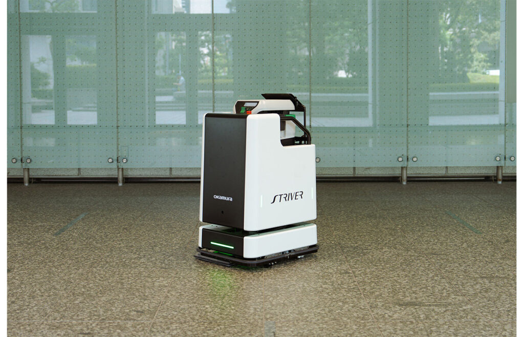 クリーニングロボット「STRIVER(ストライバー)」
